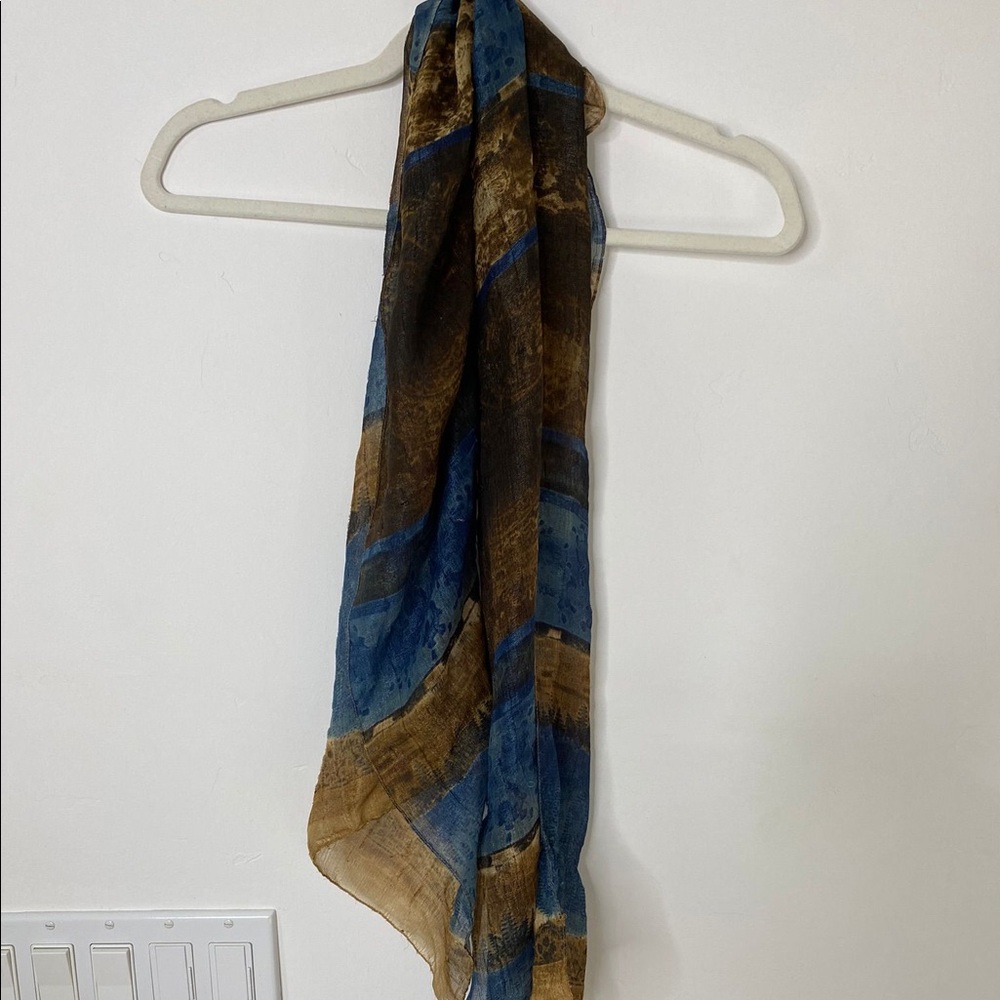 Scarf blue yellow